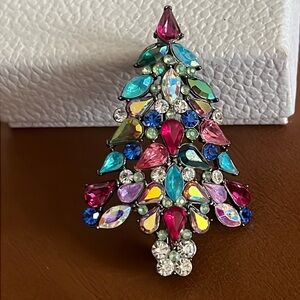 2008 AVON 3rd ANNUAL STUNNING EMBELLISHED CHRISTMAS TREE BROOCH